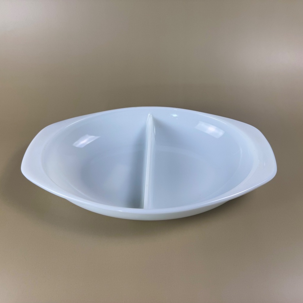 Pyrex Divided Dish 1.5 Qt | White Opal Glass | USA Made Ovenware - Picture 3 of 13